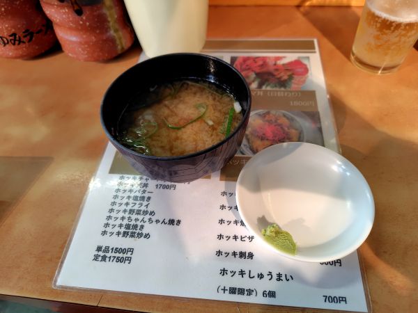 2025年7月追記:マルトマ食堂でサーモン親子丼&ビールの最高ランチ