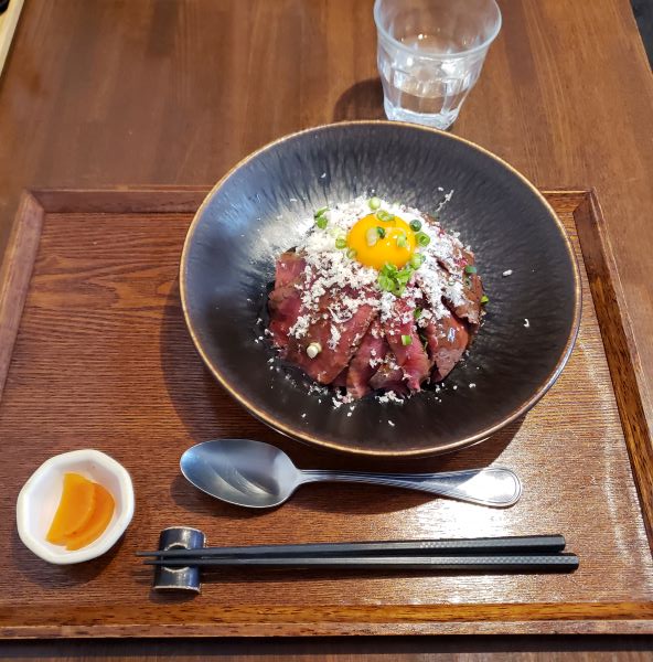 くに美　ステーキ丼