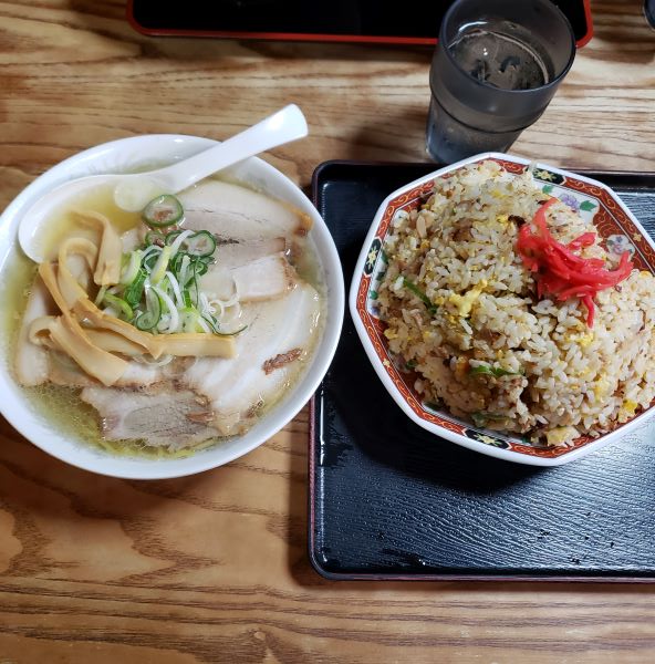 【口コミで評判】札幌の「こく一番みどりや」のラーメン付きチャーハンはボリューム満点！