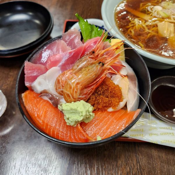 すみれ　海鮮丼