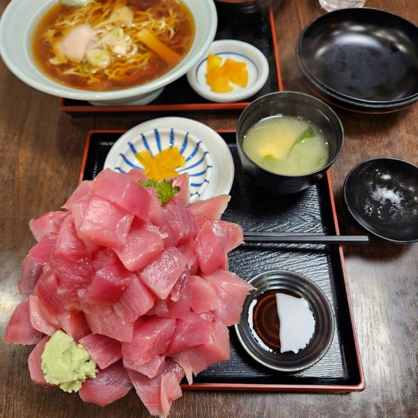 すみれ　海鮮丼