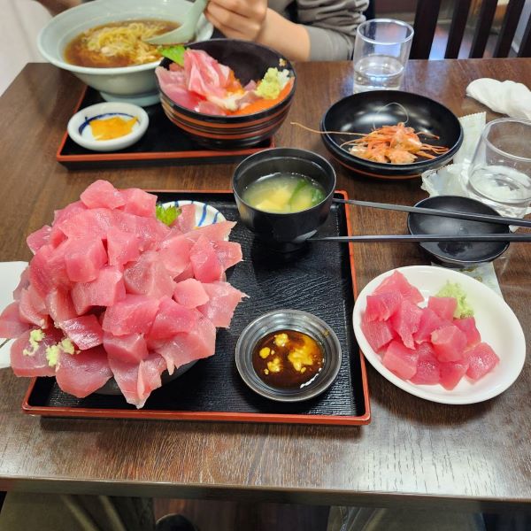 すみれ　海鮮丼