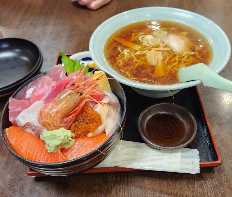 すみれ　海鮮丼