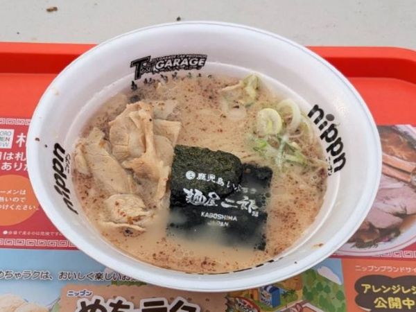 P氏注文：麺屋二郎 鹿児島豚骨炙り豚バラ肉盛ラーメンは意外とあっさり？