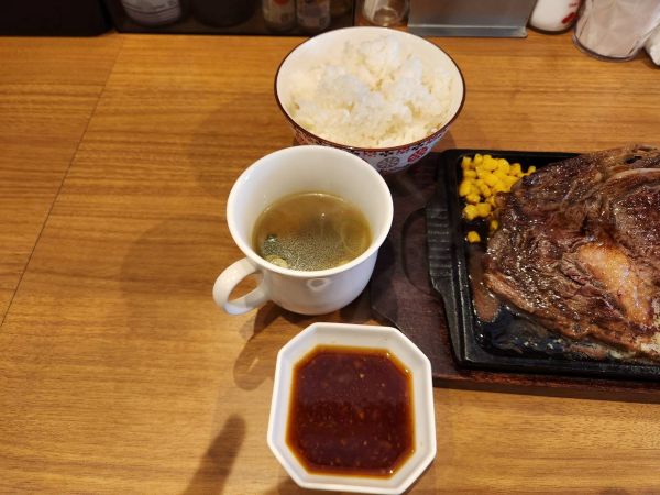 きらくの国産牛はステーキもローストビーフも安くて美味しかった!
