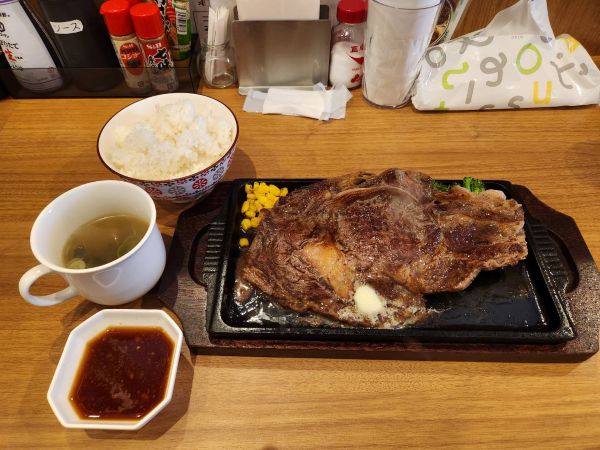 きらくの国産牛はステーキもローストビーフも安くて美味しかった!