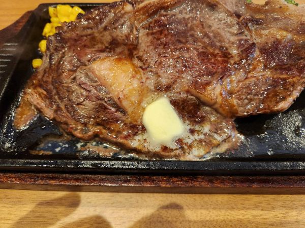 きらくの国産牛はステーキもローストビーフも安くて美味しかった!