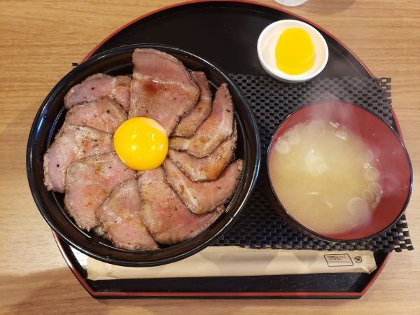 きらくの国産牛はステーキもローストビーフも安くて美味しかった!