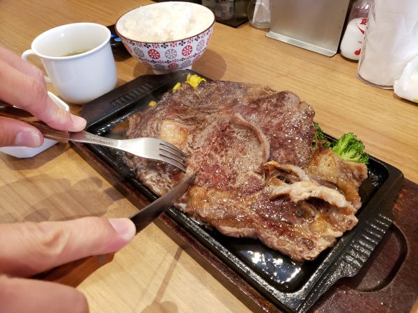 きらくの国産牛はステーキもローストビーフも安くて美味しかった!