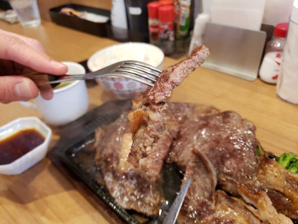 きらくの国産牛はステーキもローストビーフも安くて美味しかった!