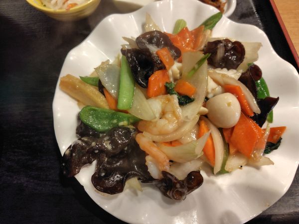 東方明珠飯店は鶏のから揚げ以外のメニューも豊富！