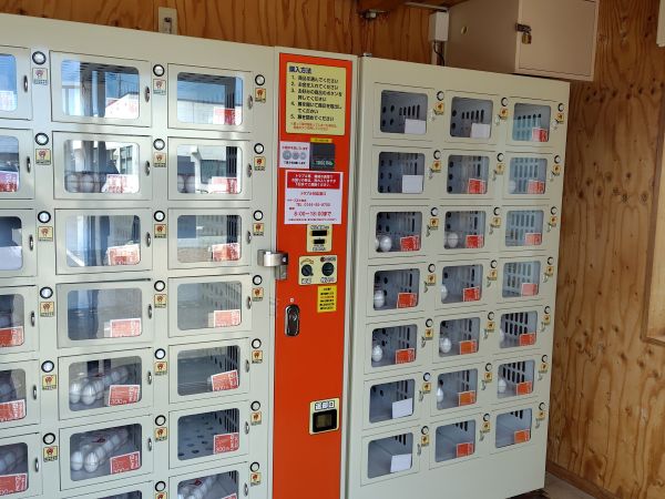 ⑤マザーズプラス苫小牧：新鮮なこだわり卵が購入できる。スイーツも豊富