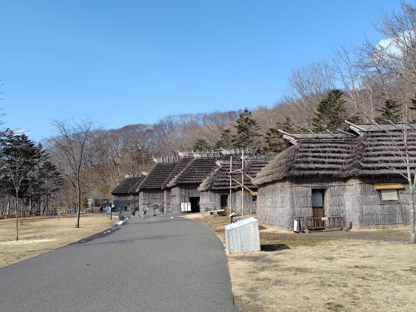 ⑥ウポポイ民族共生象徴空間：アイヌ民族の文化や歴史が知れる。ゴールデンカムイに触れてから訪れるのがおすすめ