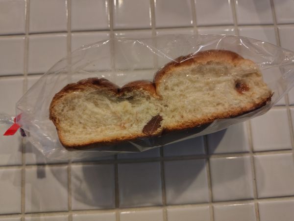 ⑧三星本店：苫小牧の老舗菓子メーカー。パンや笹寿司も人気