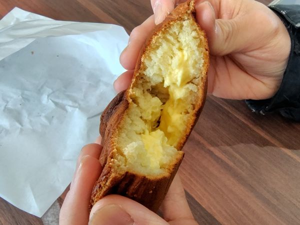 ②道の駅ウトナイ湖：ウトナイ湖が一望できる休憩スペースあり！お土産購入にぴったりの人気スポット