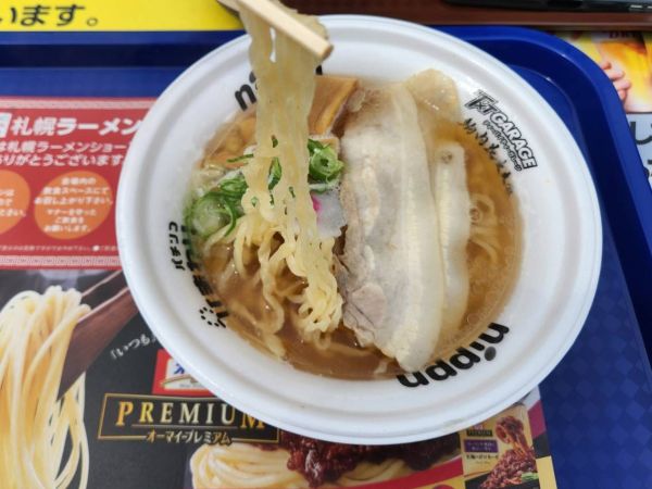 主人注文:佐野らーめん会「日本ご当地ラーメン総選挙2025優勝佐野ラーメン」はコシのあるちぢれ麺が美味