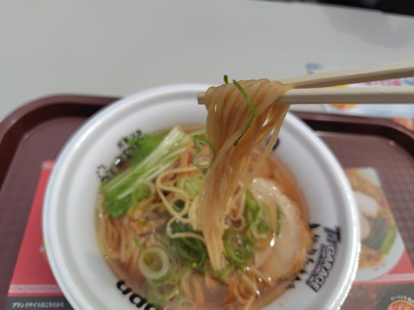 ムラサキコ注文:大船渡秋刀魚だし黒船「秋刀魚だし醤油ラーメン」はクセになる味わい!スタッフの方々もステキすぎ!
