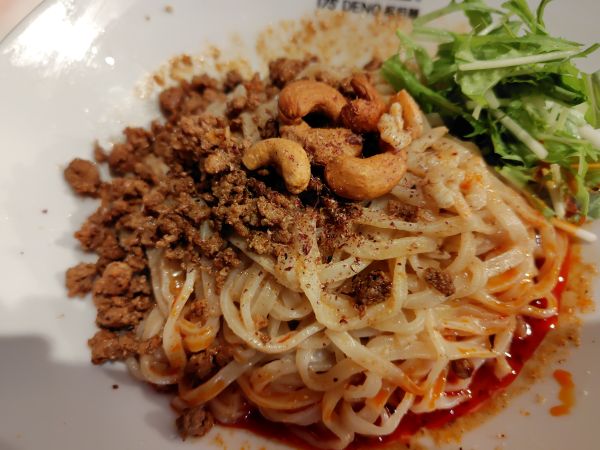175°DENO担担麺は花椒の痺れと奥深いコクが美味！コシのあるもちもち麺も◎