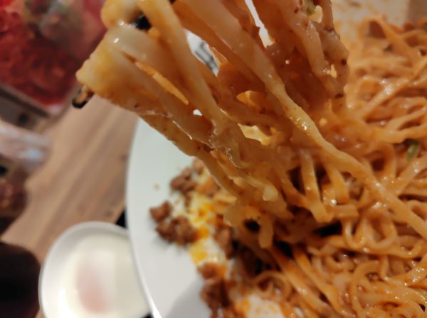 175°DENO担担麺は花椒の痺れと奥深いコクが美味！コシのあるもちもち麺も◎