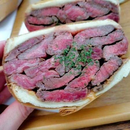 えぞうしカフェの和牛ステーキサンドは絶品！【北海道余市町のおすすめグルメ】