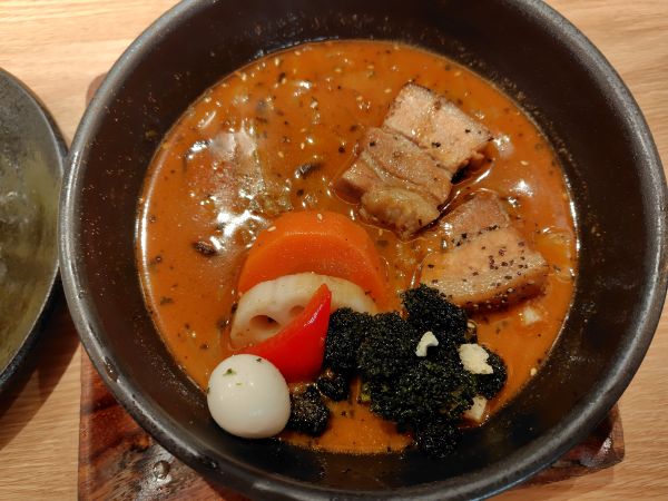 GARAKU(ガラク)の美味しいスープカレーを食べてみて!