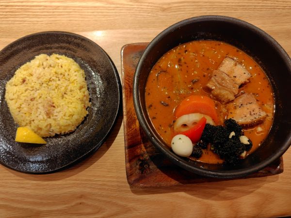 GARAKU(ガラク)のスープカレーは、コク旨でダシの効いたスープが美味!