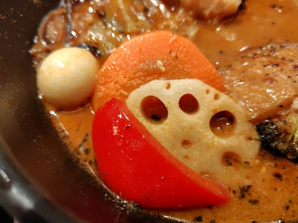 GARAKU(ガラク)のスープカレーは、コク旨でダシの効いたスープが美味!