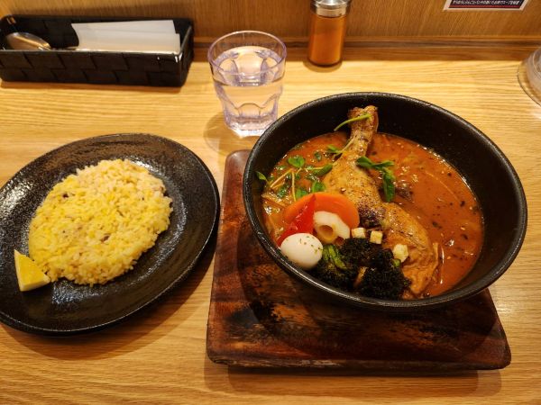 GARAKU(ガラク)のスープカレーは、コク旨でダシの効いたスープが美味!